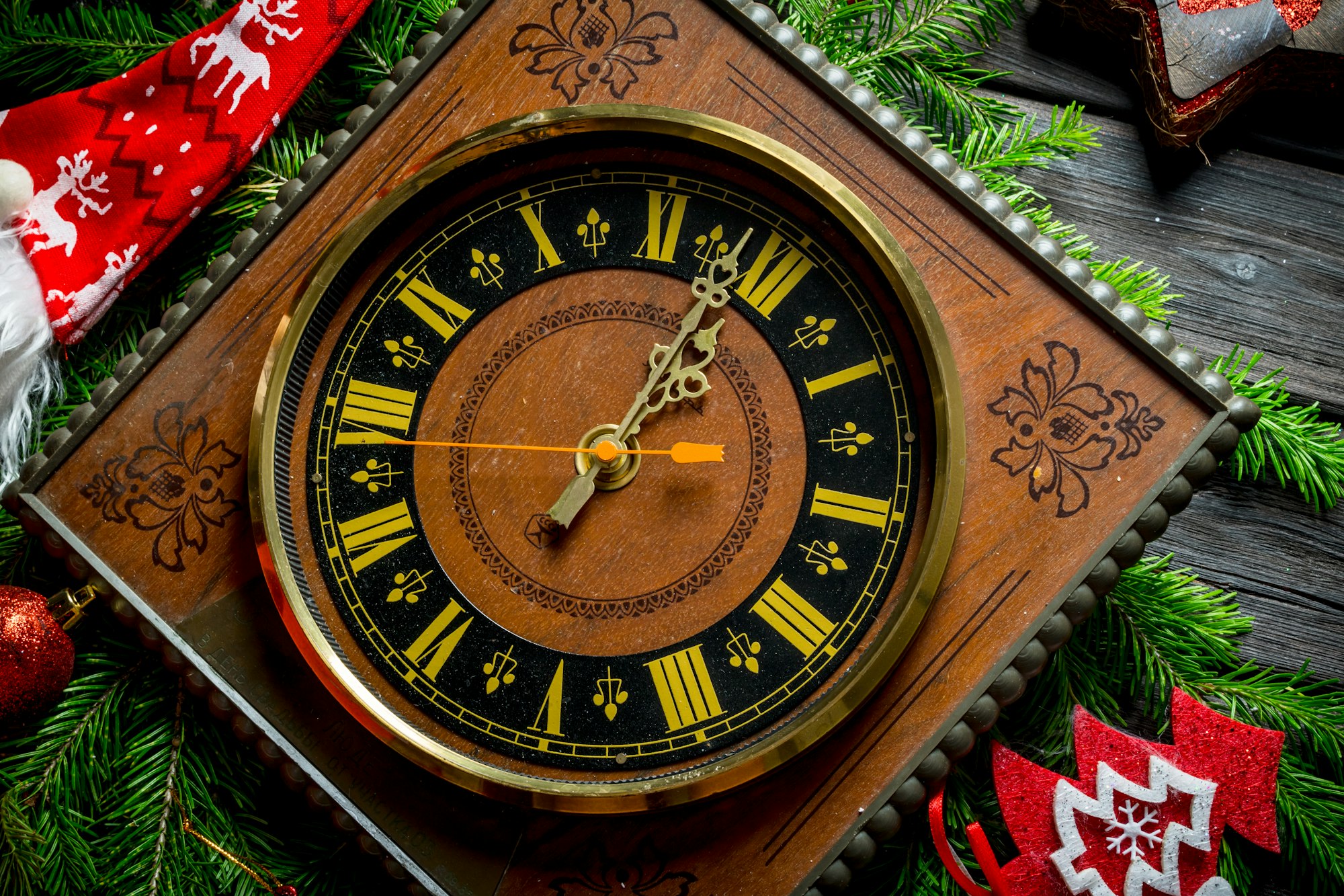 Christmas clock showing one minute to midnight.